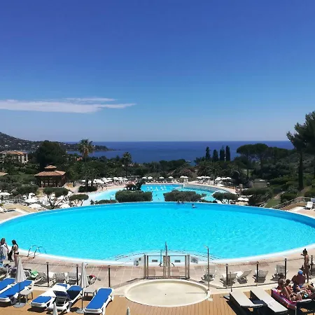 Cap Esterel Appartement Climatise Dans Le Centre Du Village Vacances Drammont Buitenkant foto