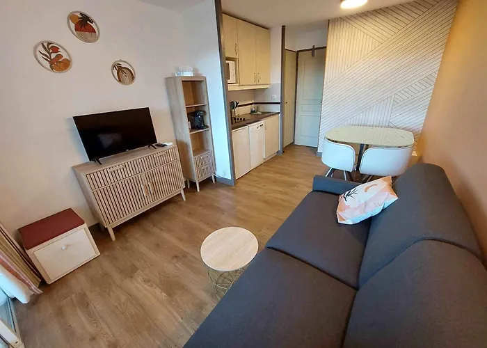 Cap Esterel Appartement Climatise Dans Le Centre Du Village Vacances