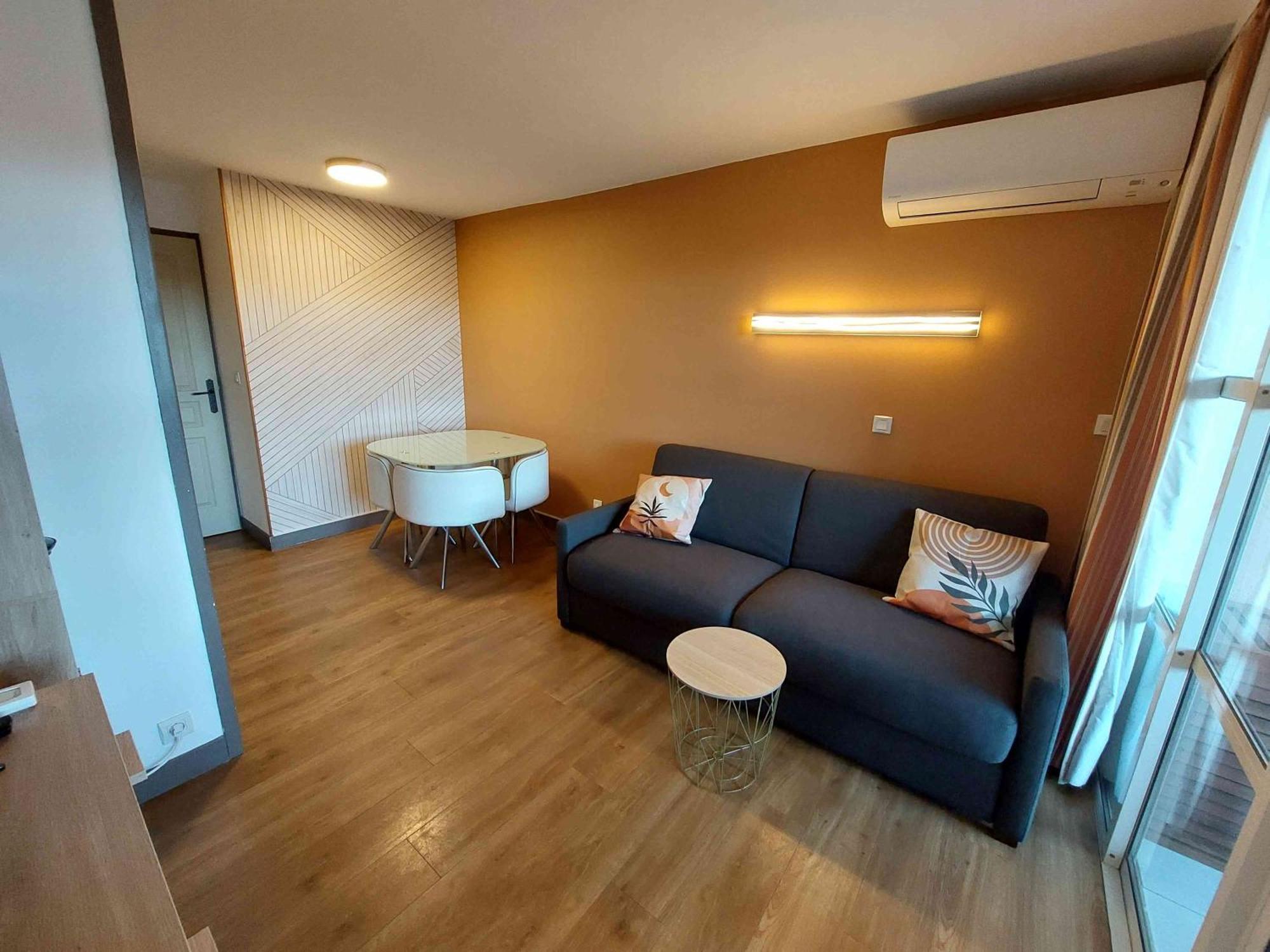 Cap Esterel Climatise Dans Le Centre Du Village Appartement Drammont