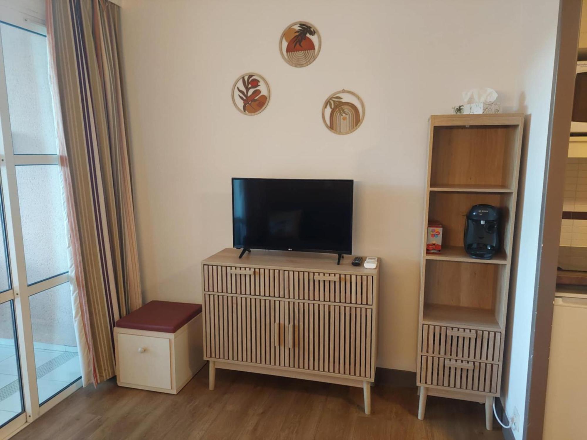 Apartment Cap Esterel Climatise Dans Le Centre Du Village Drammont