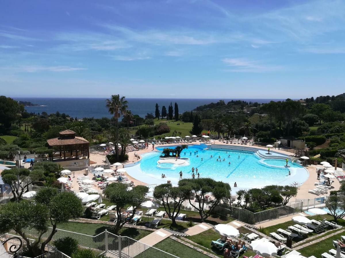 Cap Esterel Climatise Dans Le Centre Du Village Apartment