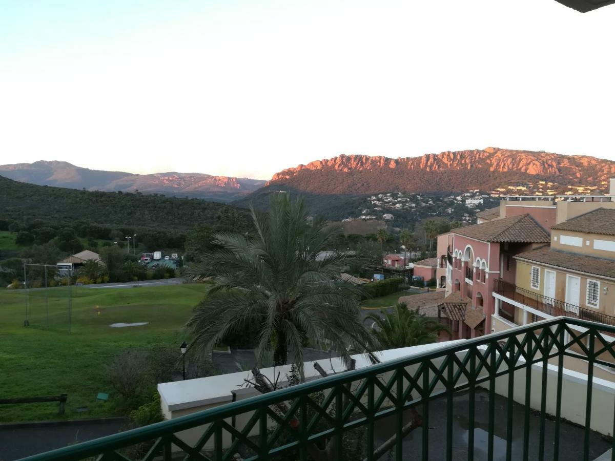 Cap Esterel Climatise Dans Le Centre Du Village Drammont