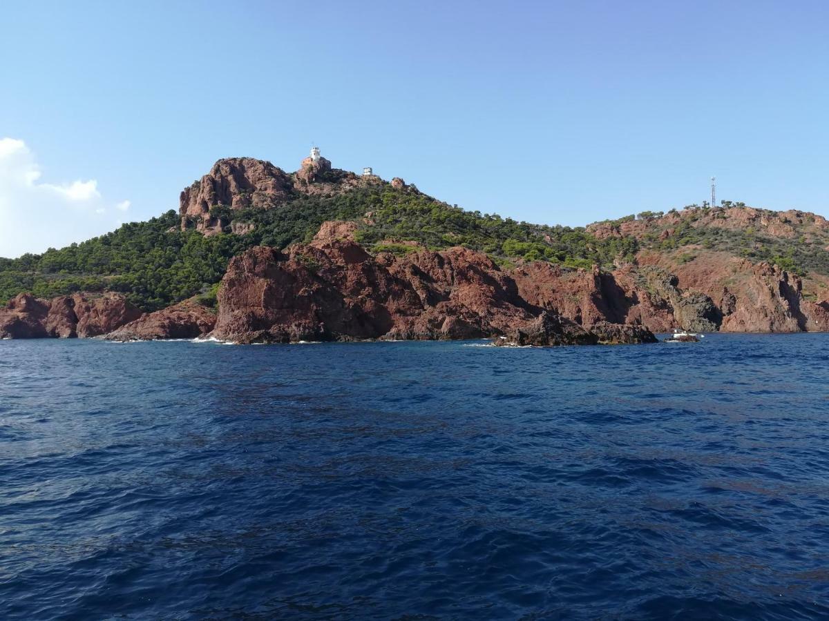 Cap Esterel Climatise Dans Le Centre Du Village Drammont