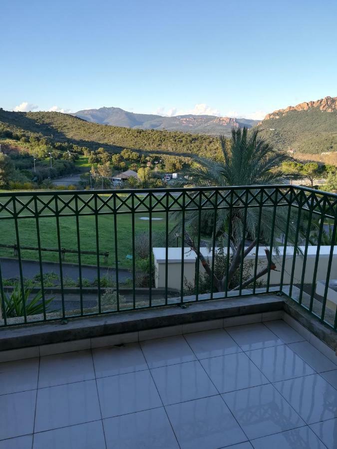 Cap Esterel Climatise Dans Le Centre Du Village Apartment *